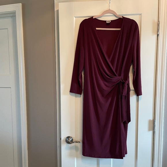Anne Klein Dresses & Skirts - 💫💫PRICED TO SELL🌙🌙Anne Klein Faux Wrap Dress, Burgundy Dress